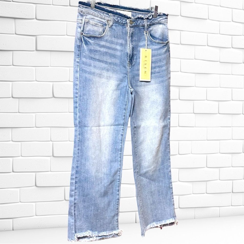 Risen High Rise Crop Flare Frayed Hem Light Wash Jeans Size 13/31 – NWT - Picture 9 of 13